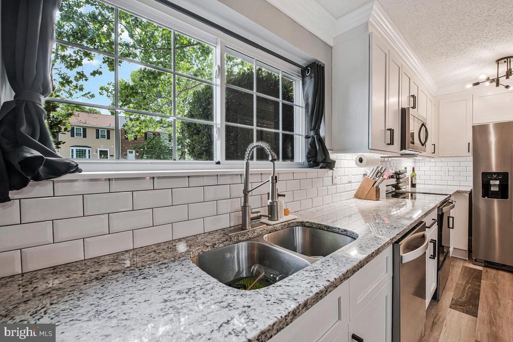 7642 N ARBORY WAY Unit: 136