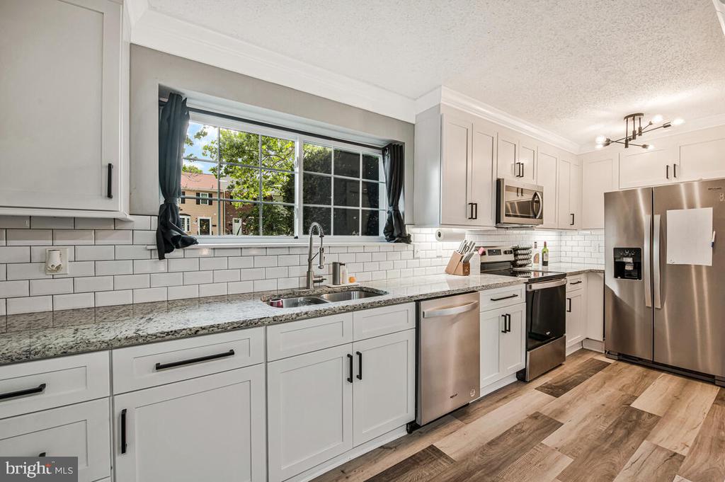 7642 N ARBORY WAY Unit: 136