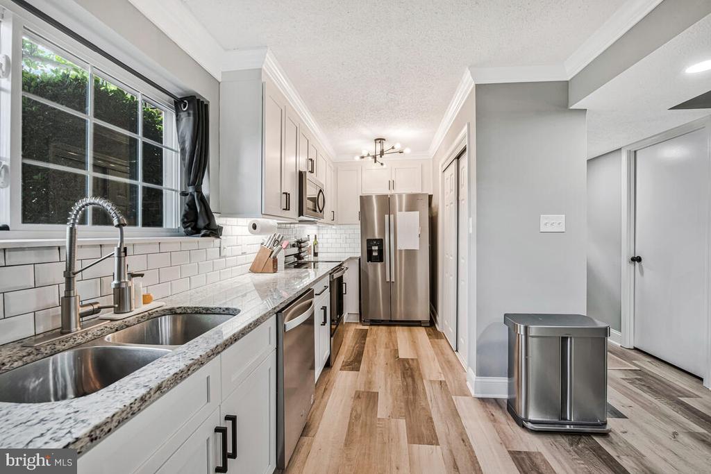 7642 N ARBORY WAY Unit: 136