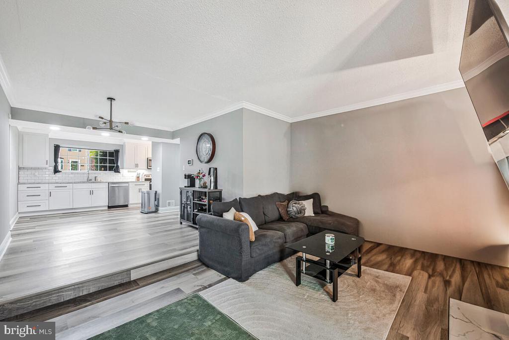 7642 N ARBORY WAY Unit: 136