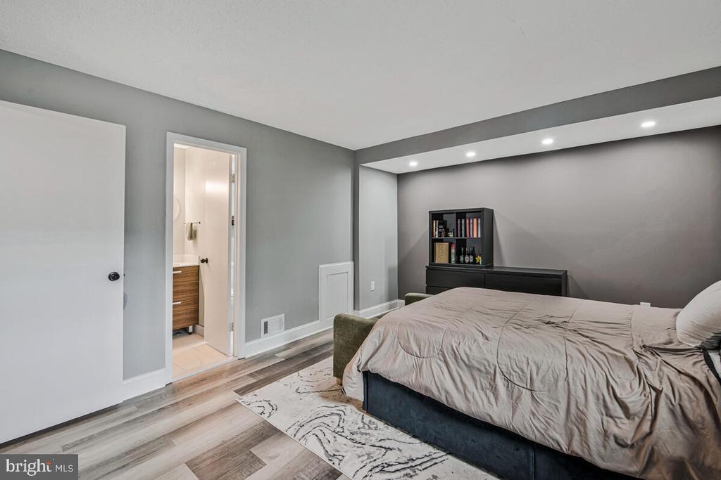 7642 N ARBORY WAY Unit: 136