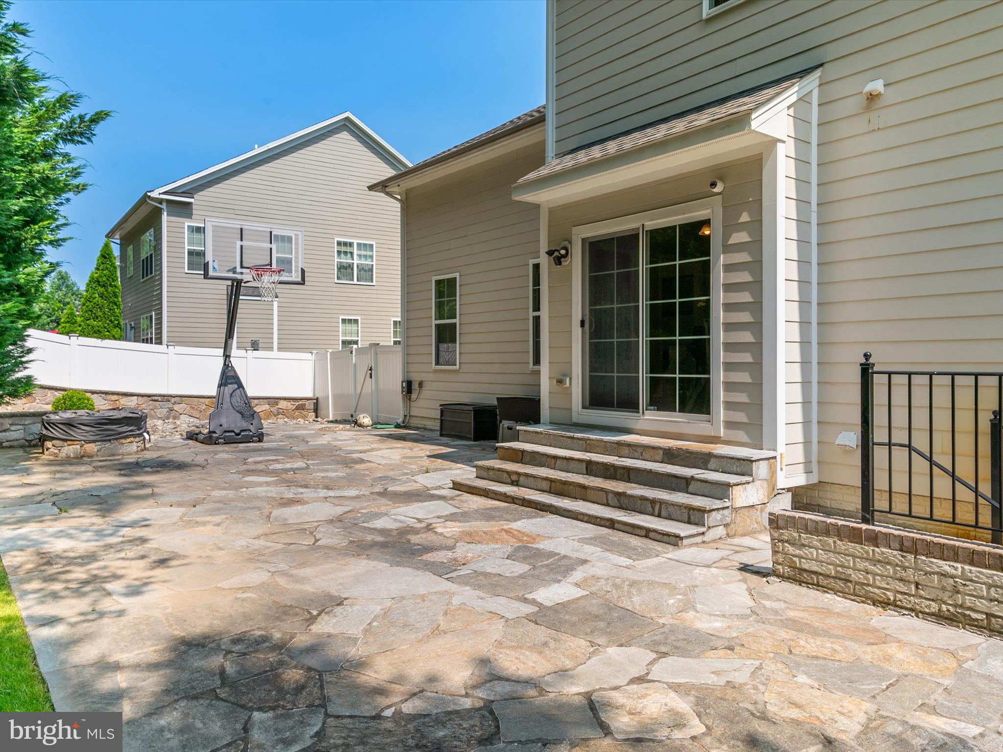 7245 WINDSOR LANE