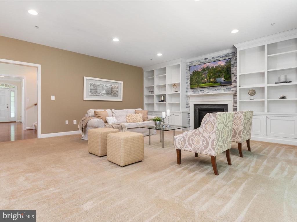 7245 WINDSOR LANE