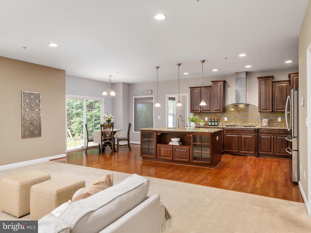 7245 WINDSOR LANE