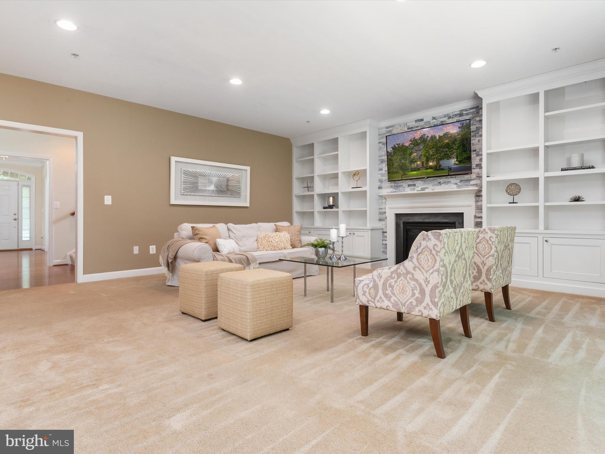 7245 WINDSOR LANE