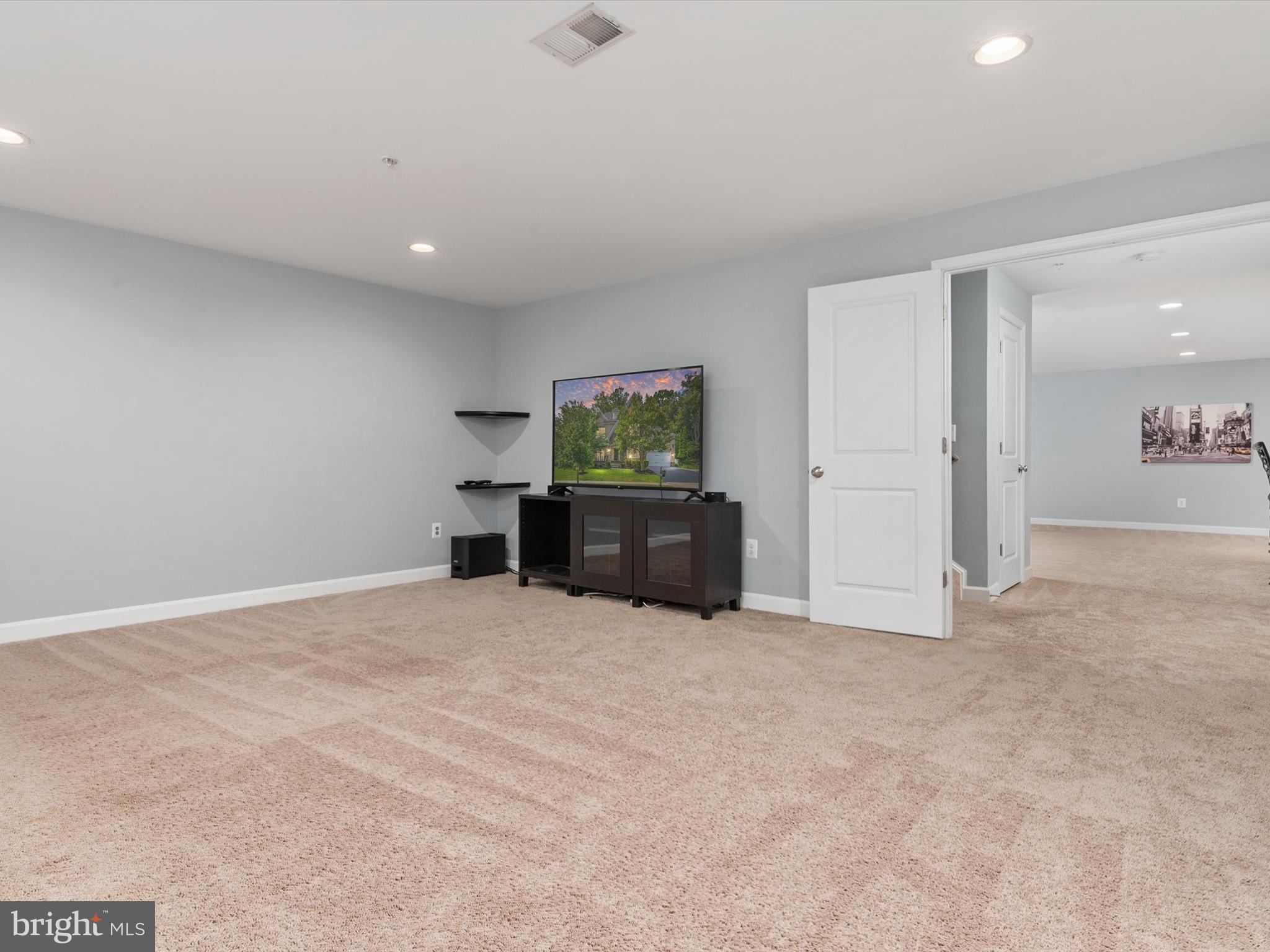 7245 WINDSOR LANE
