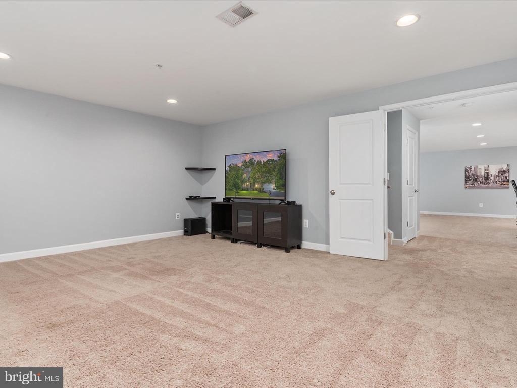 7245 WINDSOR LANE