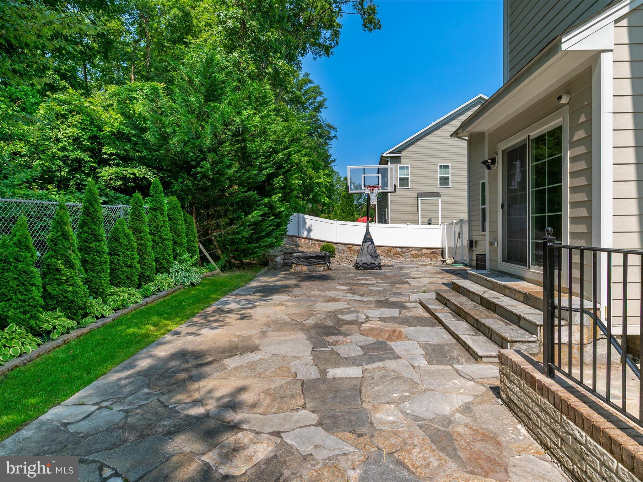 7245 WINDSOR LANE