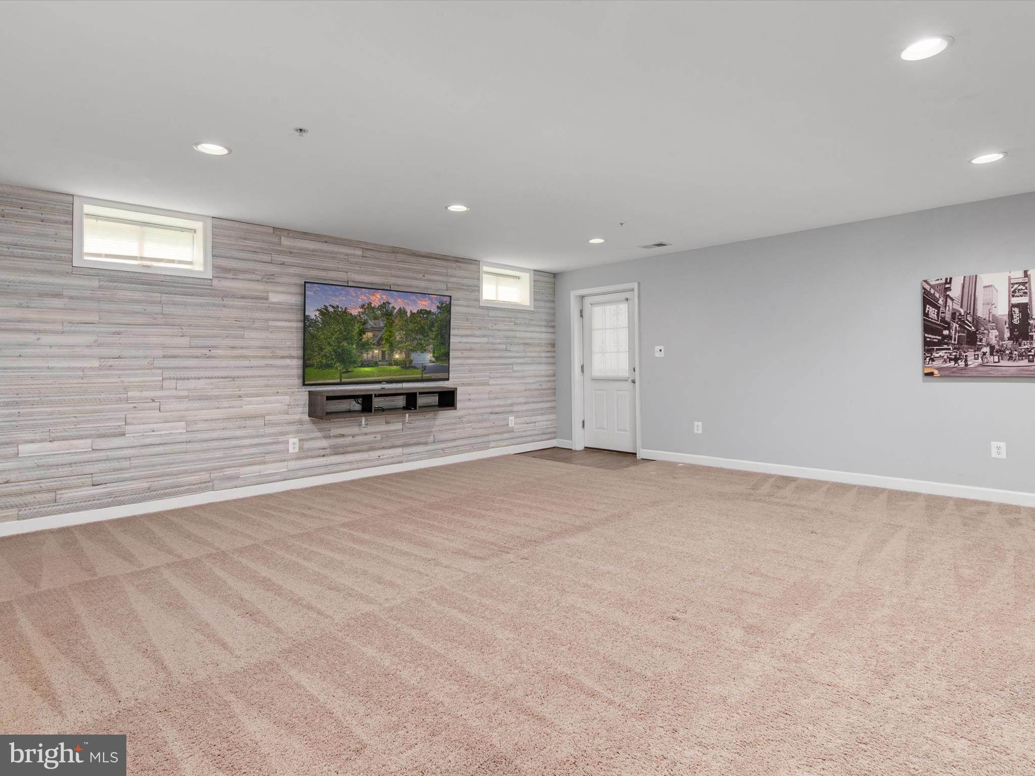 7245 WINDSOR LANE