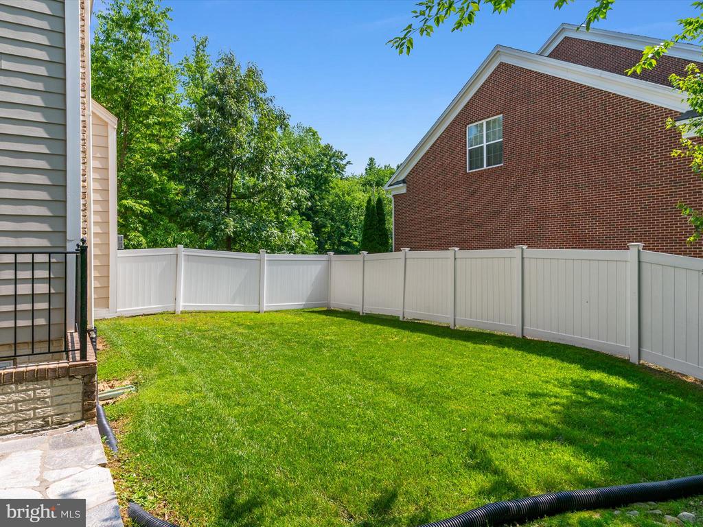 7245 WINDSOR LANE