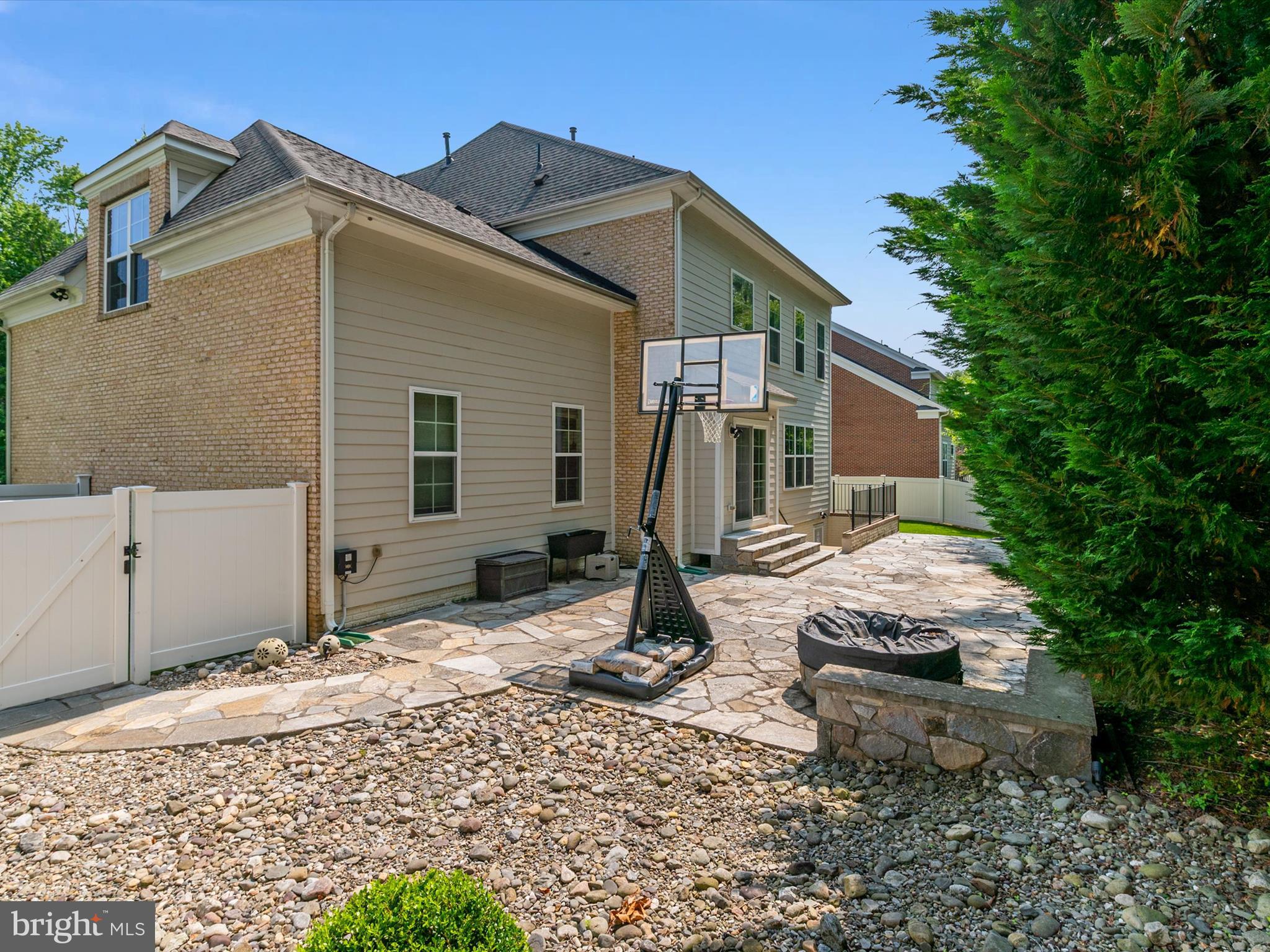 7245 WINDSOR LANE