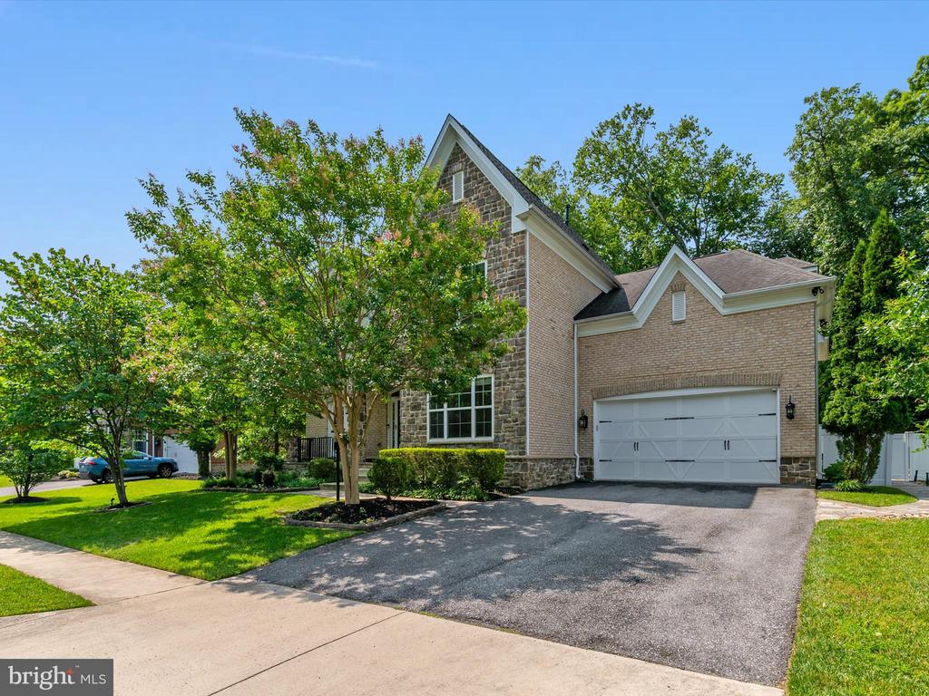 7245 WINDSOR LANE