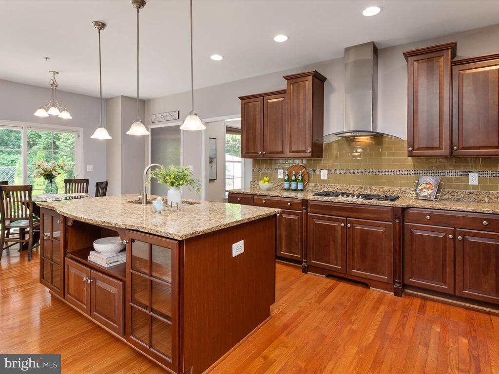 7245 WINDSOR LANE