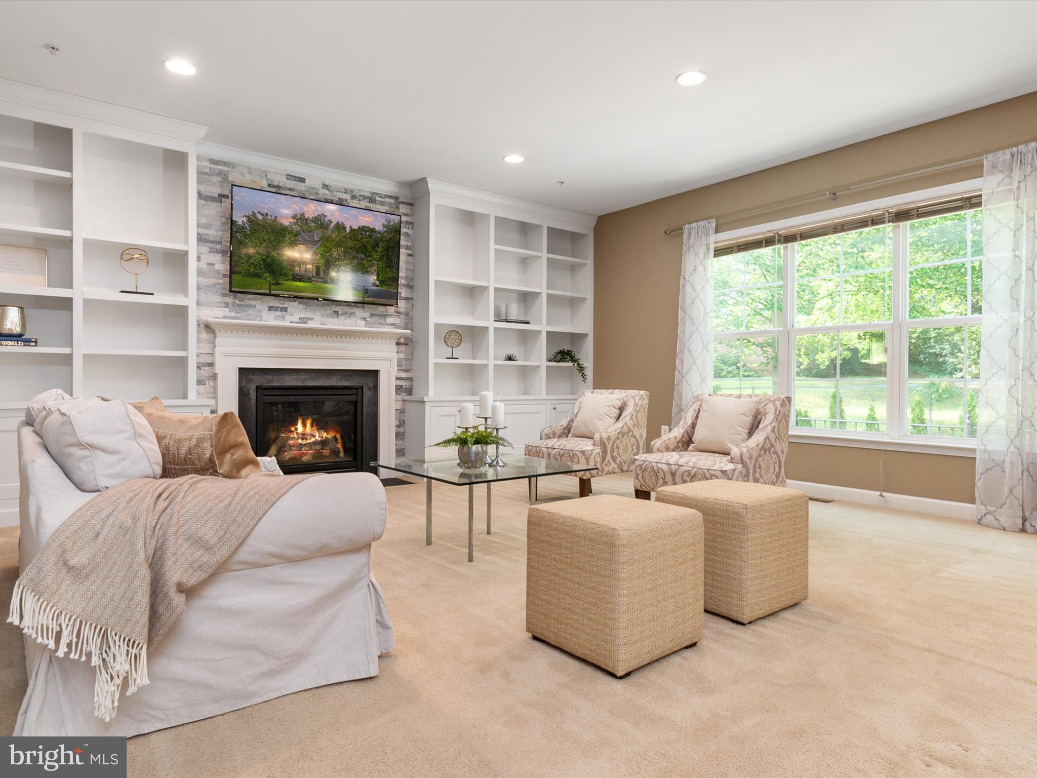 7245 WINDSOR LANE