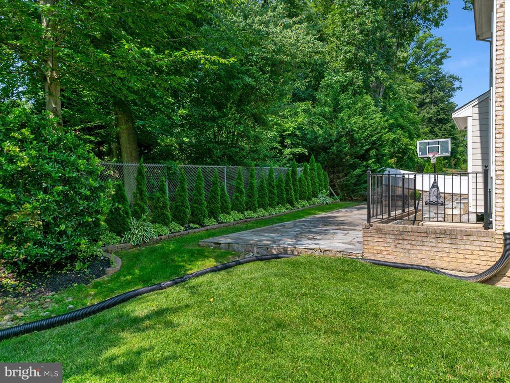 7245 WINDSOR LANE