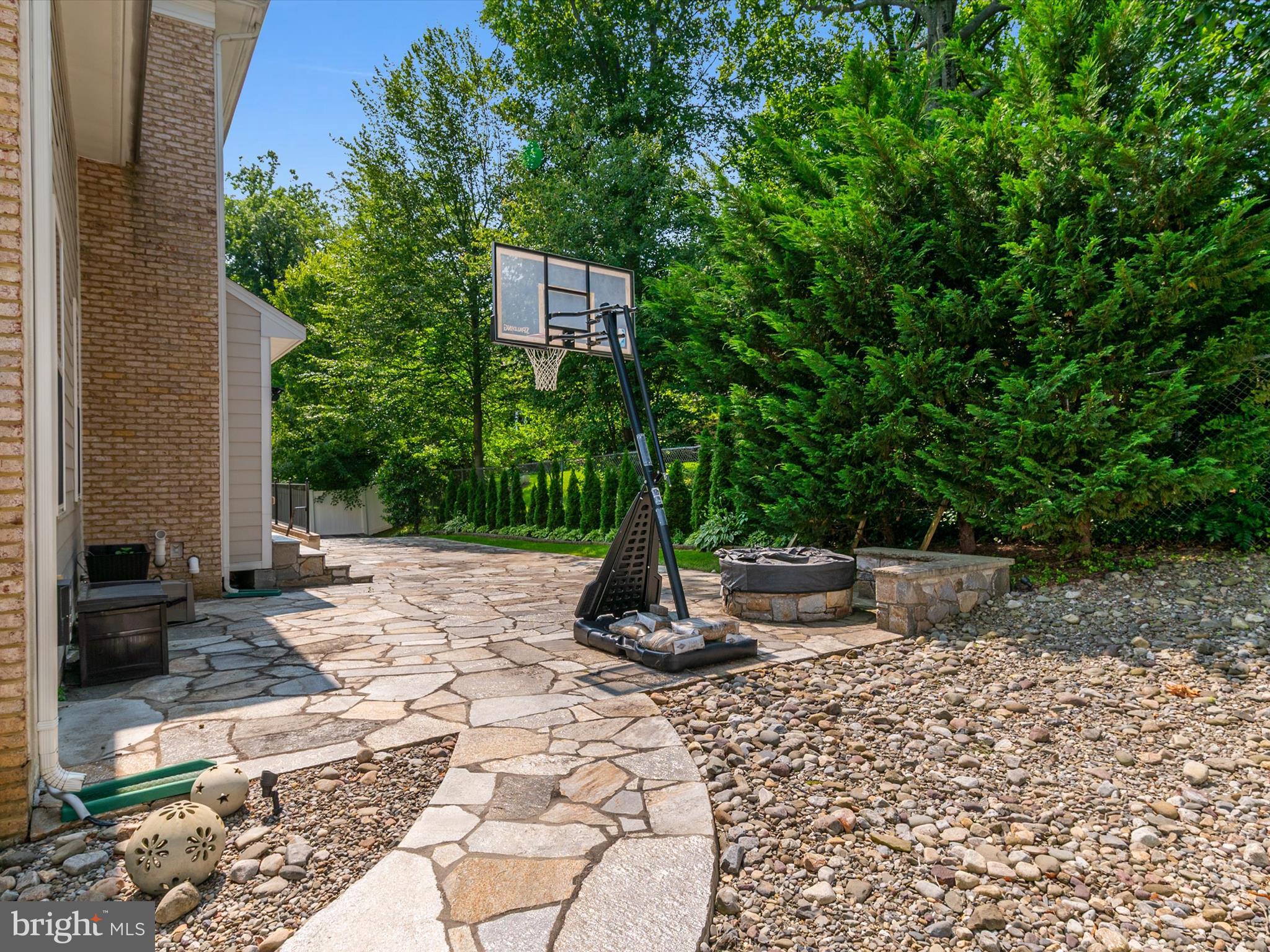7245 WINDSOR LANE