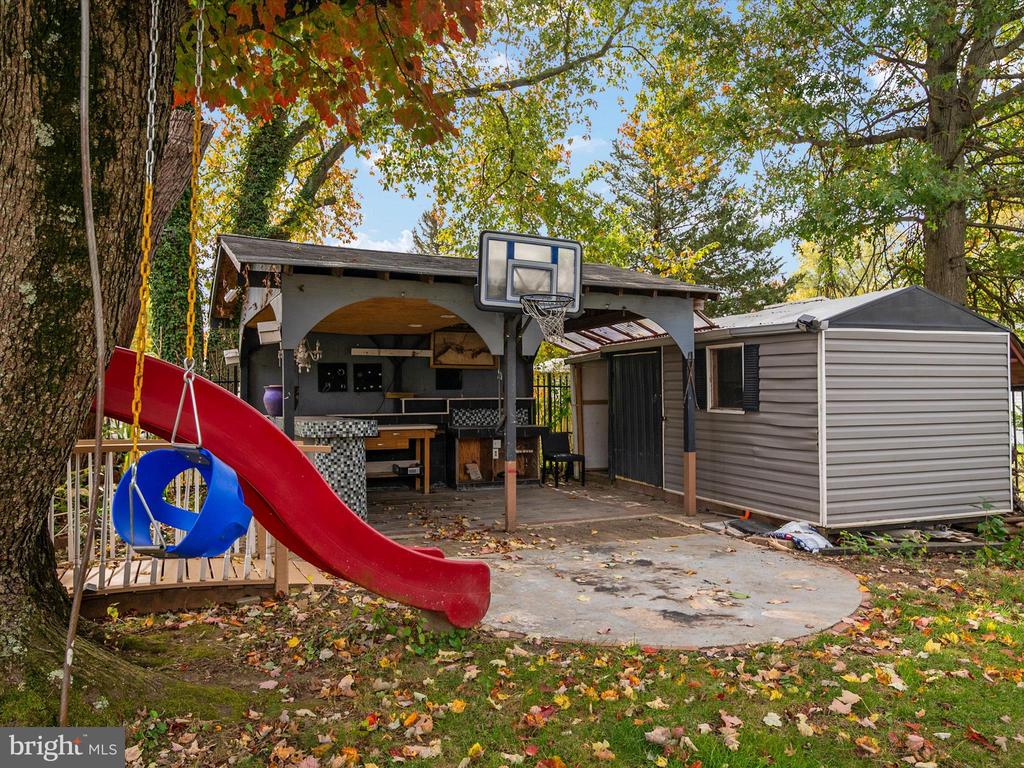 1207 WOODLARK DRIVE