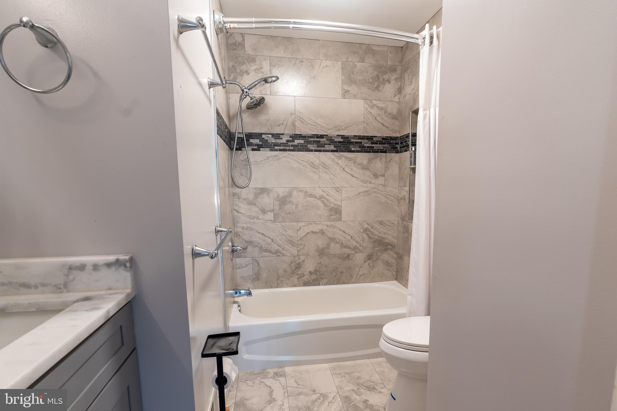 6004 GLENN STATION COURT