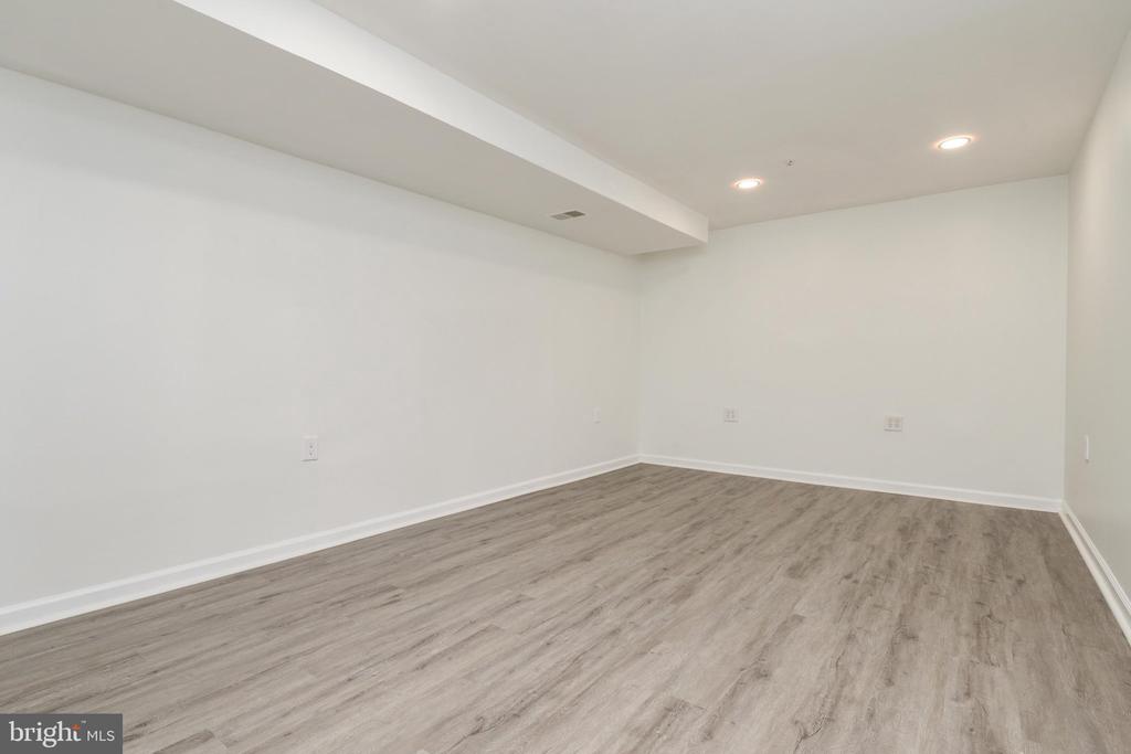 10601 WOOD POINTE TERRACE
