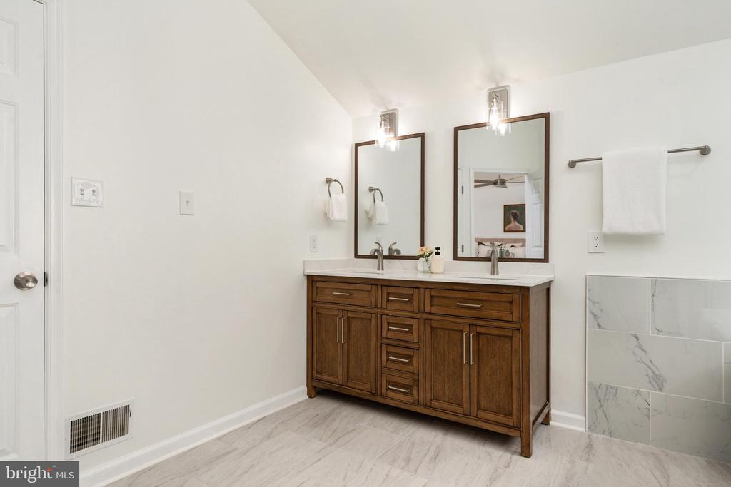 10601 WOOD POINTE TERRACE