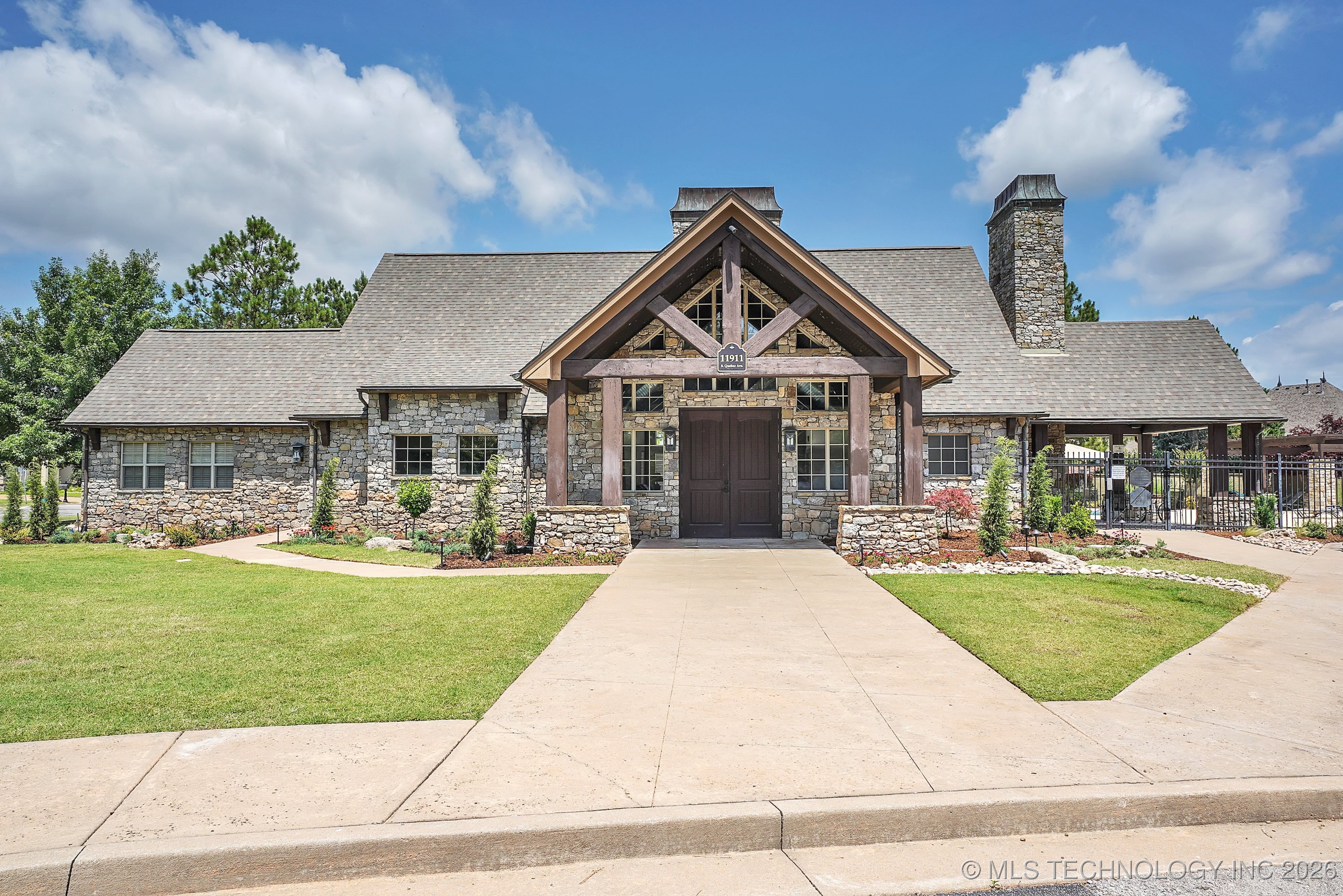 11908 S Sandusky Avenue