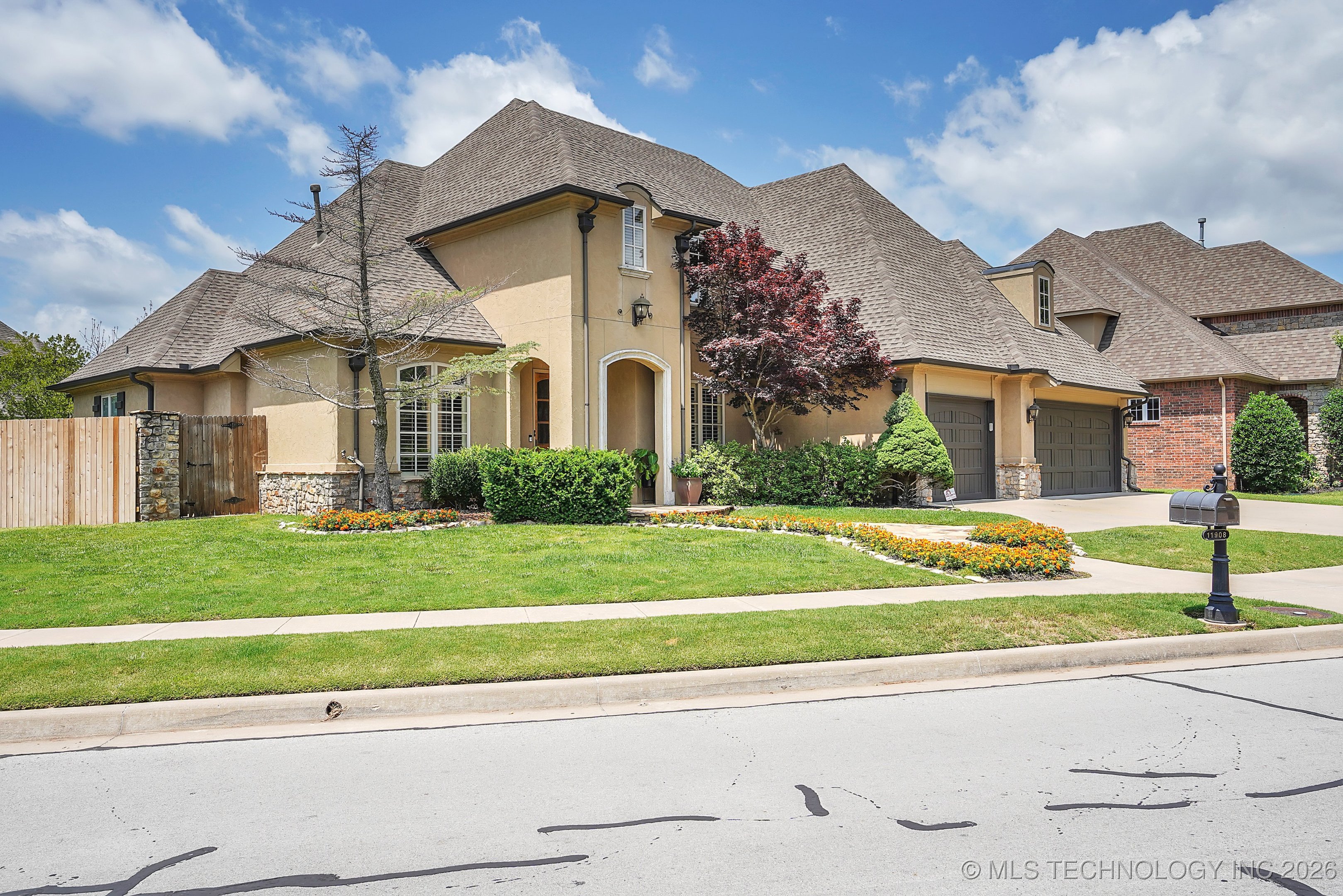 11908 S Sandusky Avenue