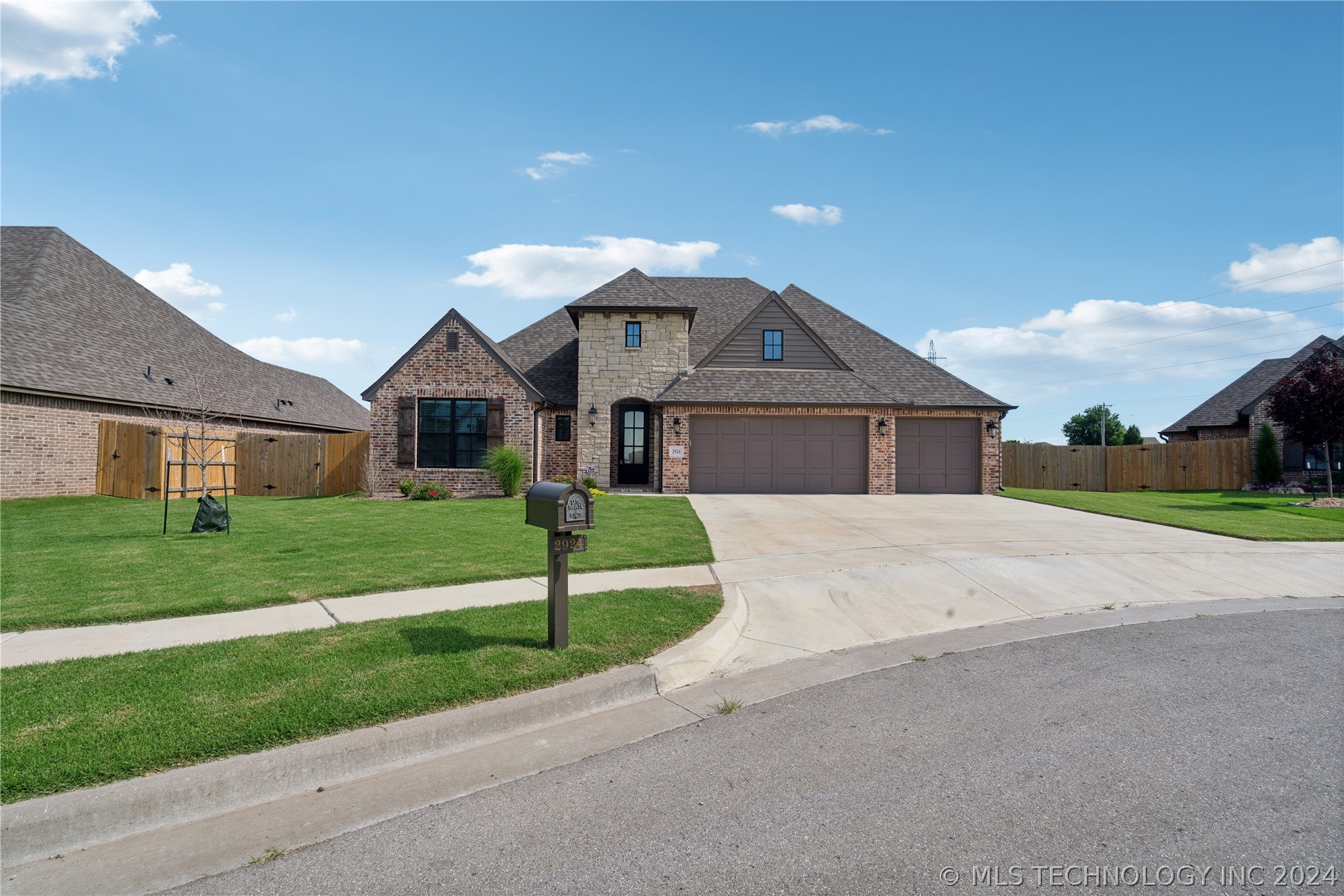 2924 S Olympia Street