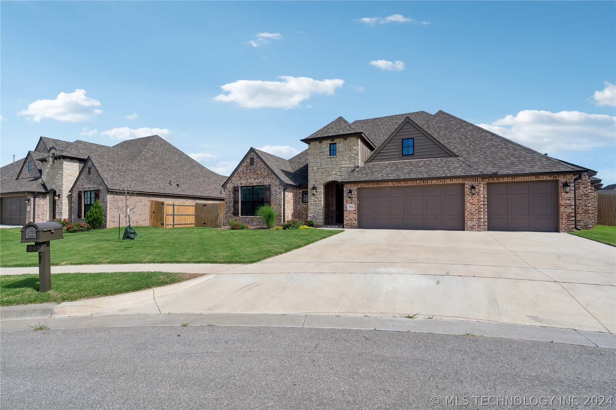 2924 S Olympia Street