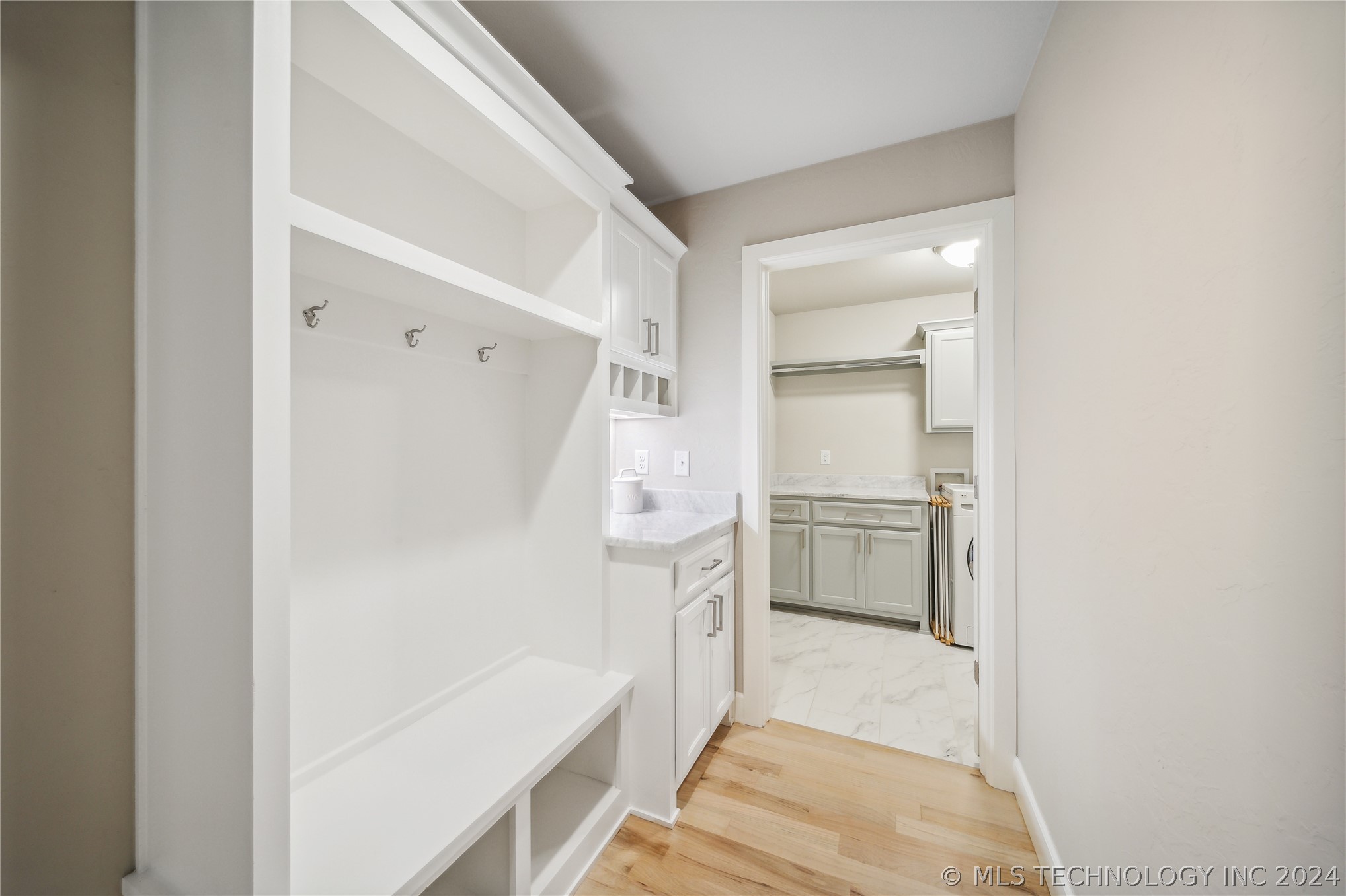 2924 S Olympia Street