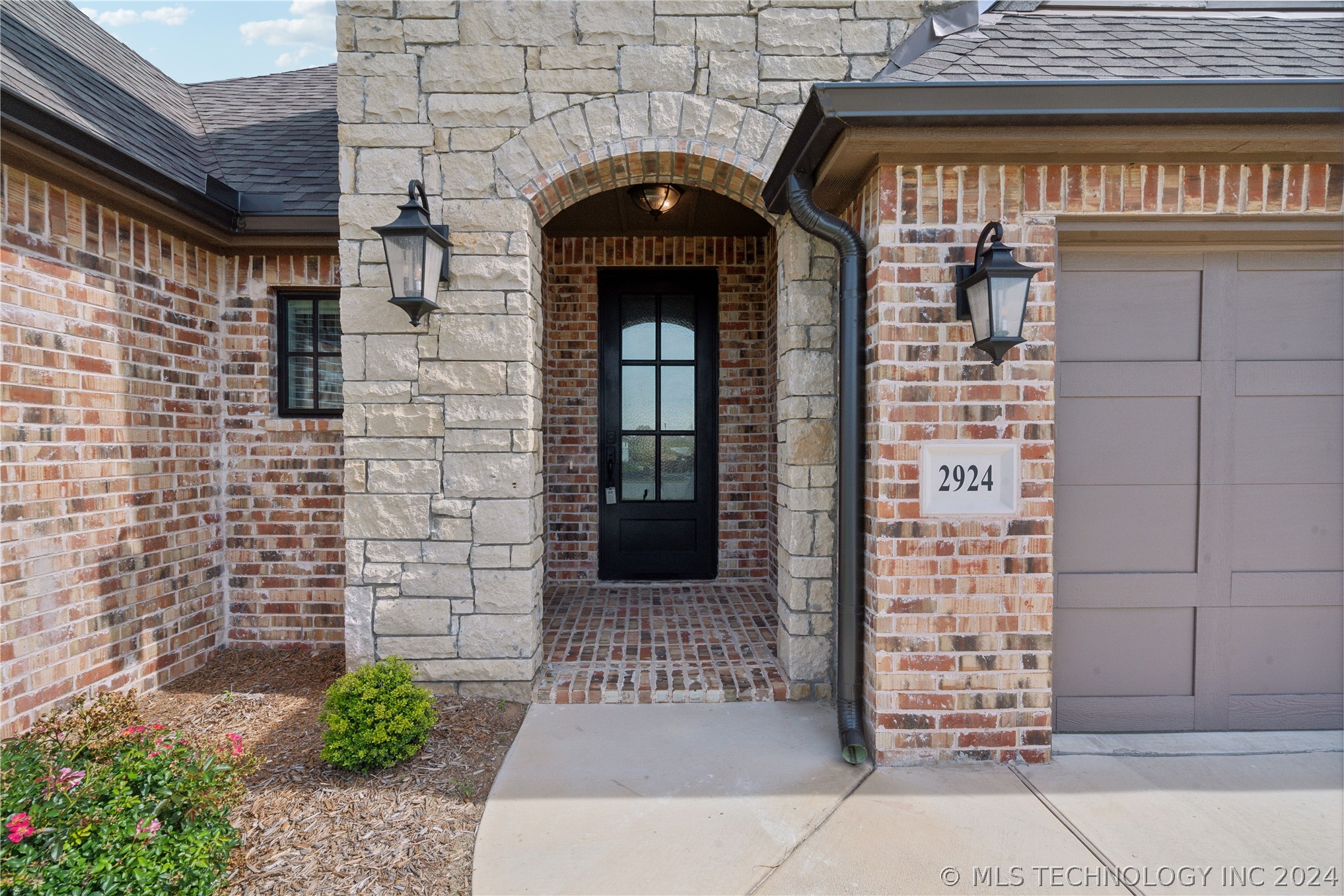 2924 S Olympia Street