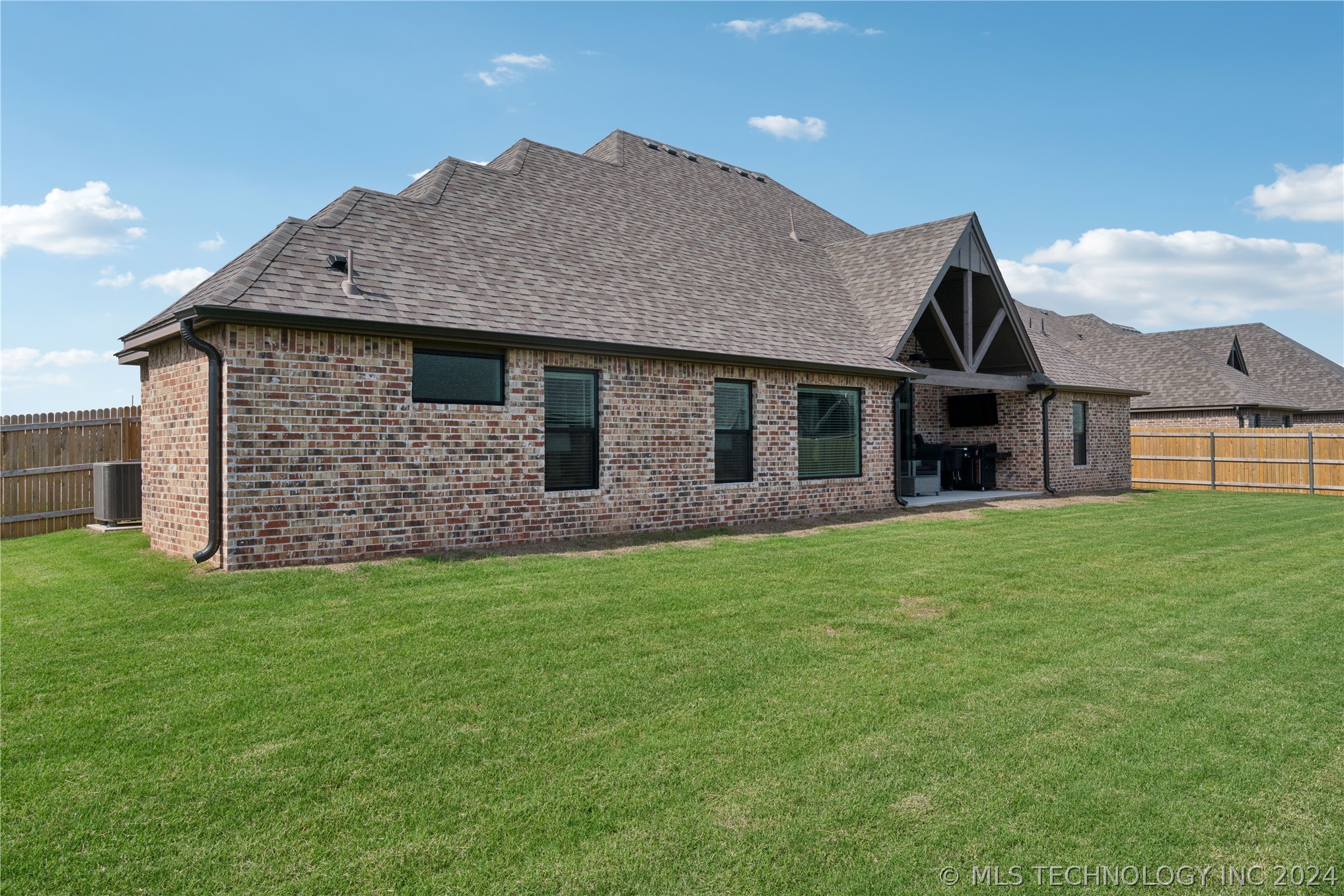 2924 S Olympia Street