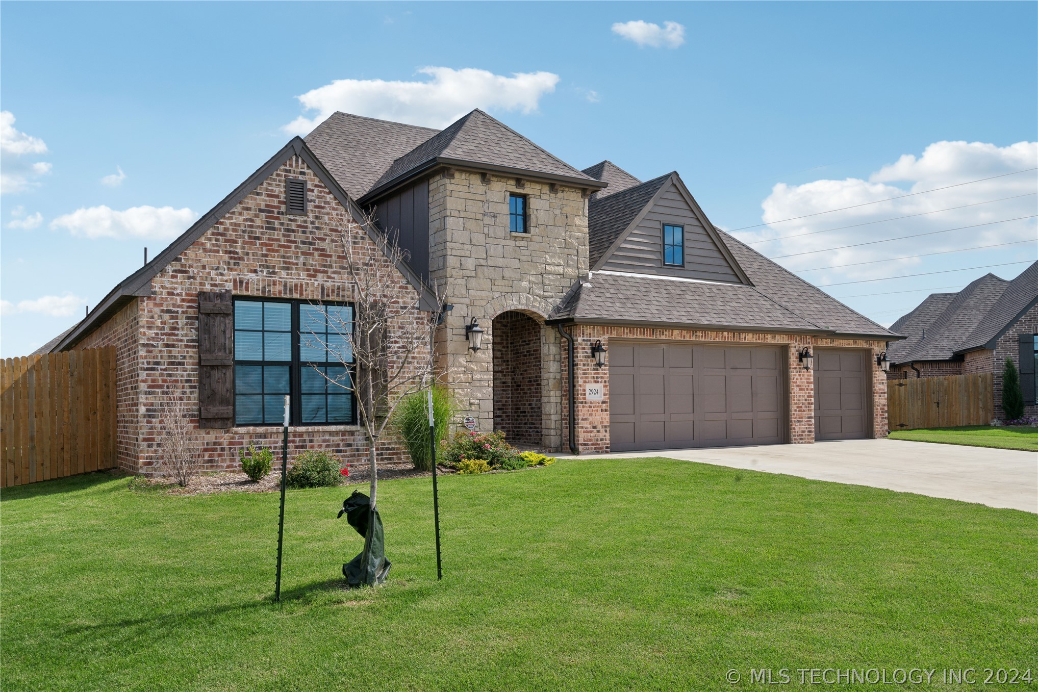 2924 S Olympia Street