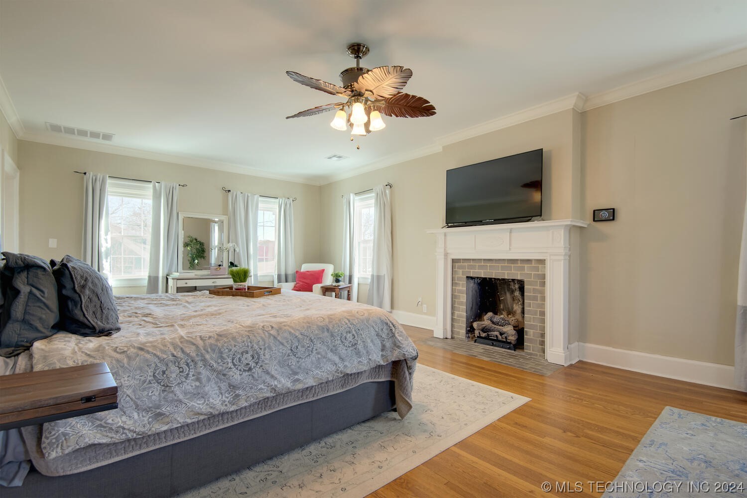 1245 S Newport Avenue