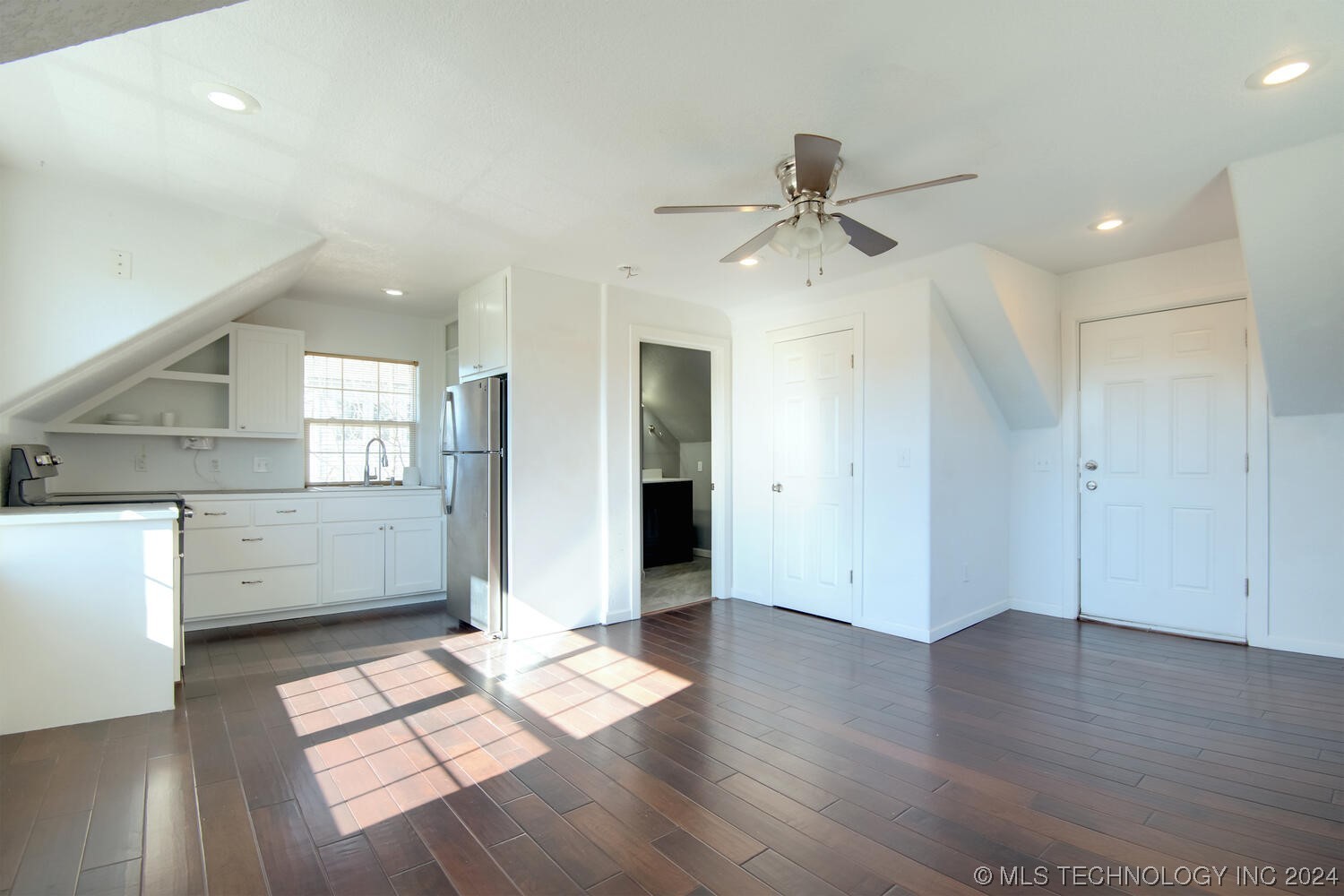 1245 S Newport Avenue