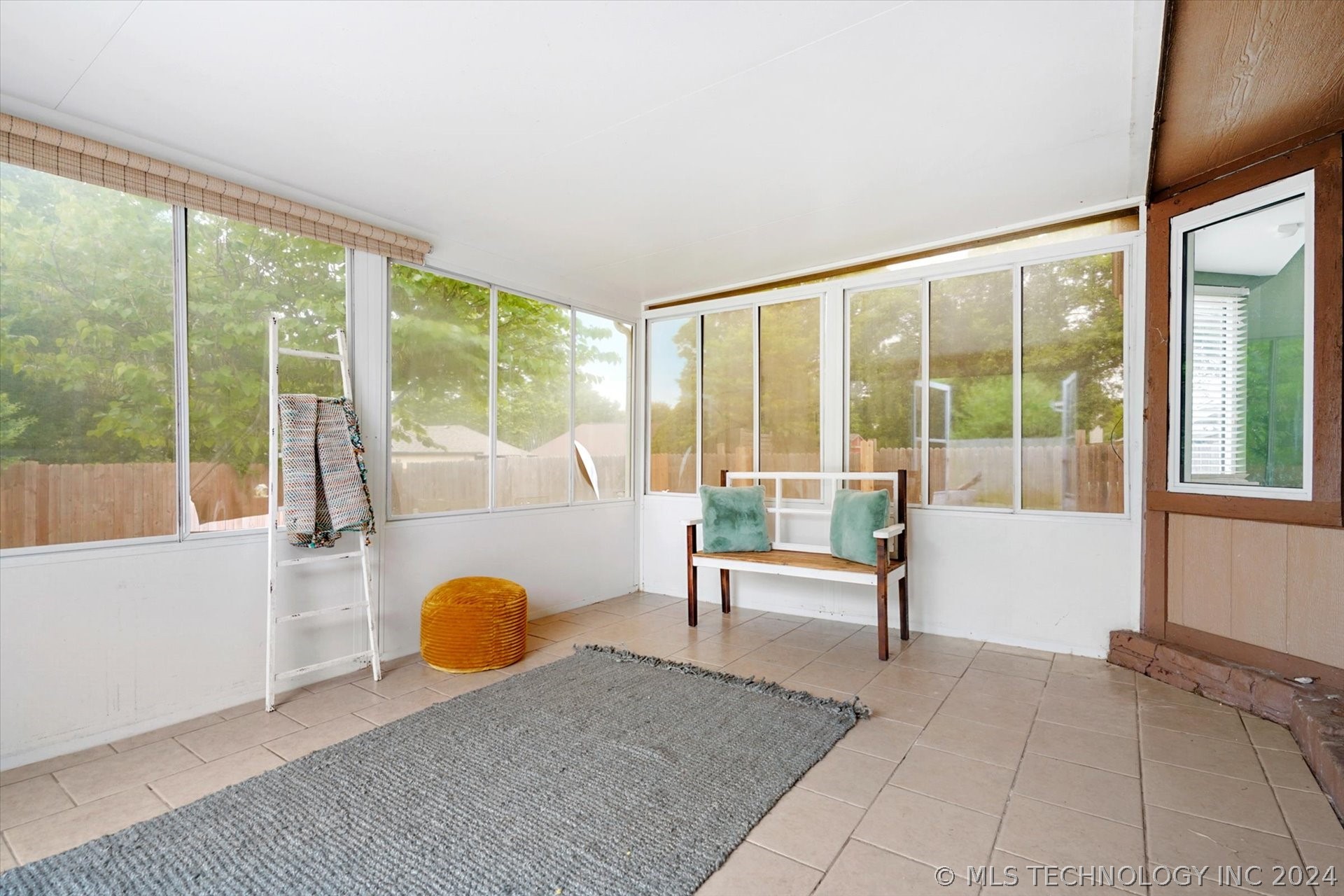 3114 S Maple Place