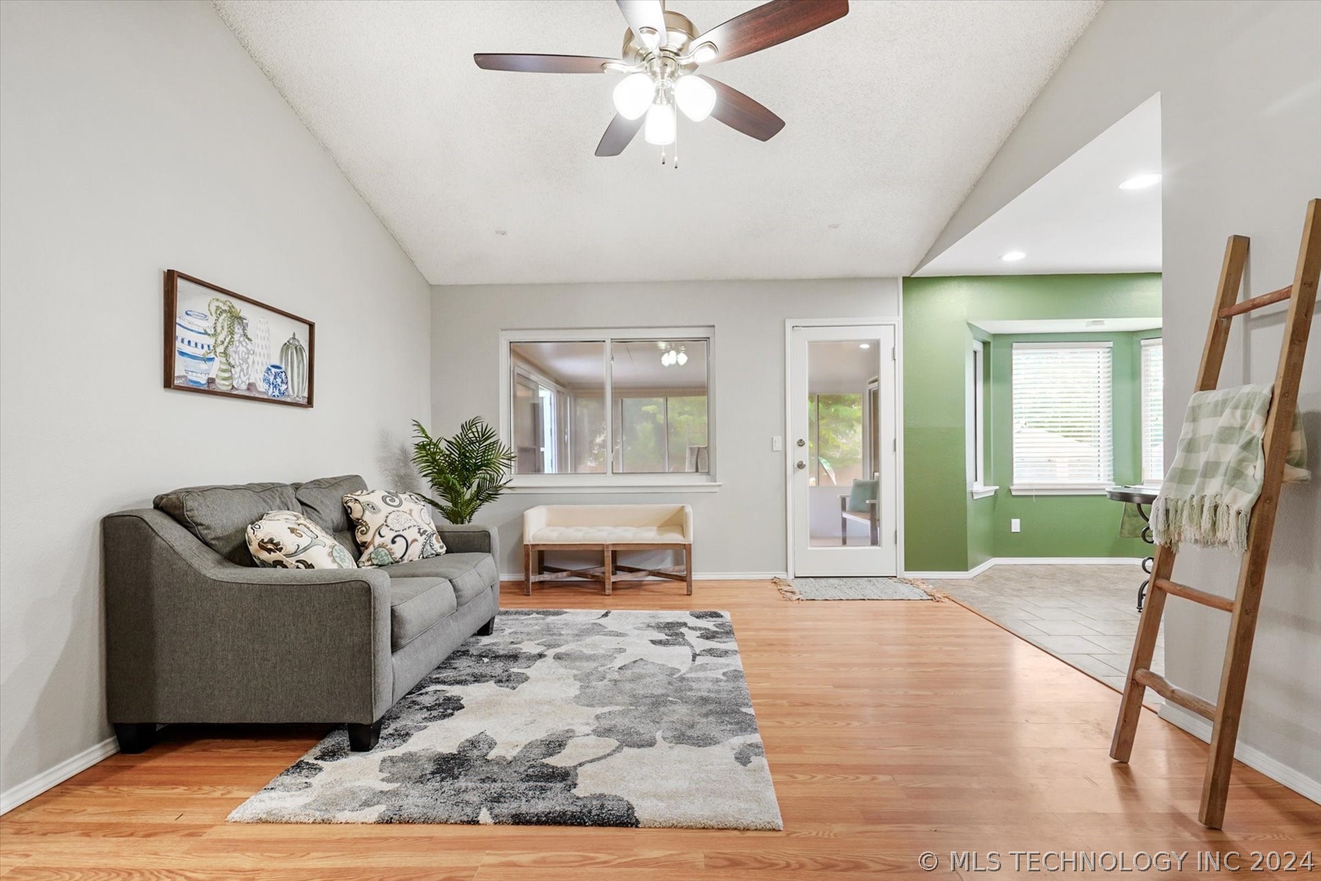 3114 S Maple Place