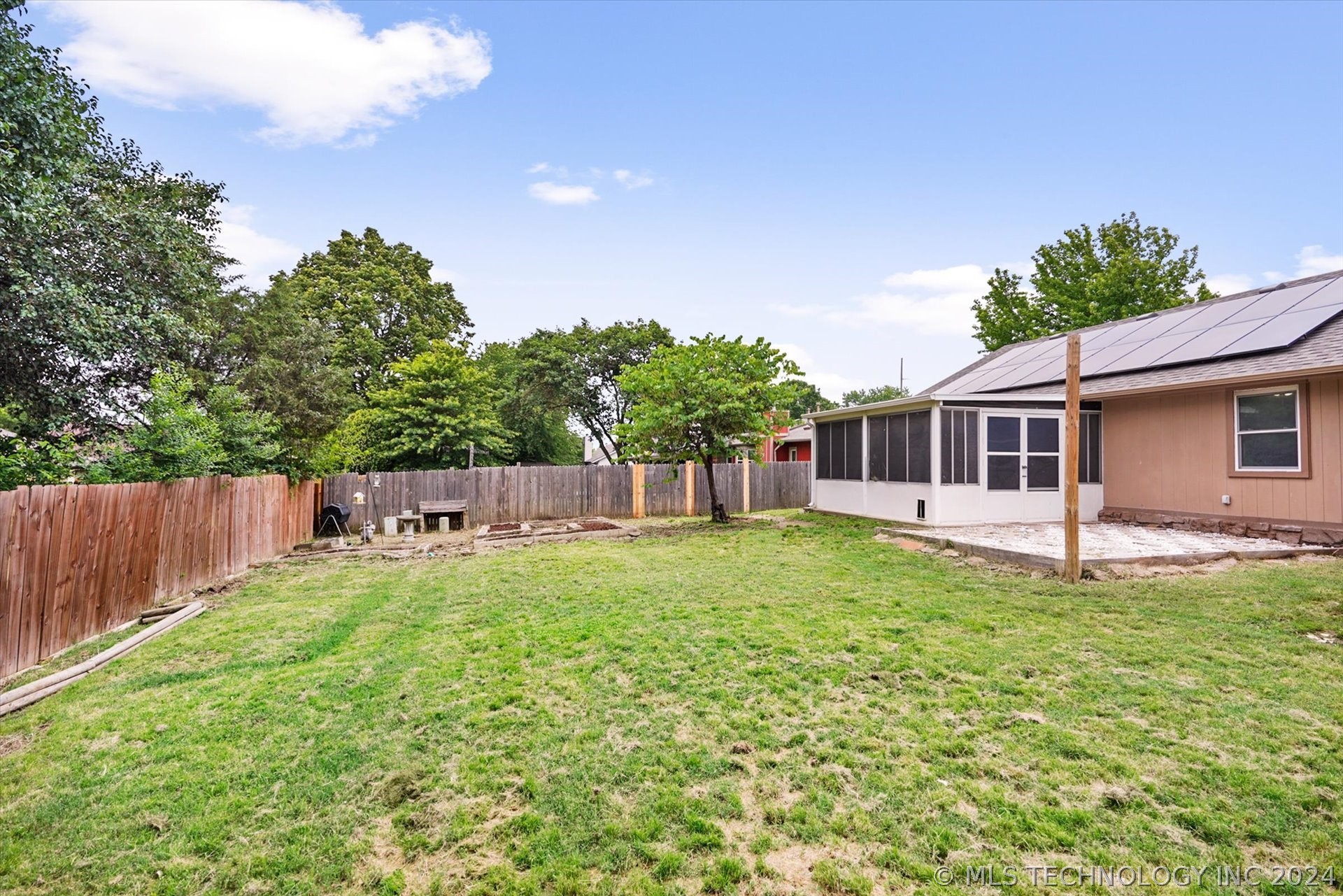 3114 S Maple Place