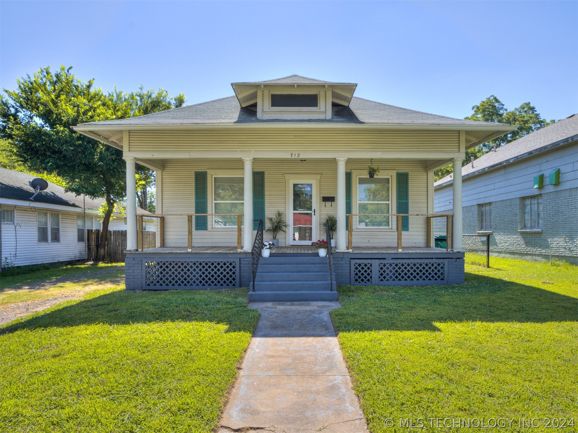 712 S Independence Street