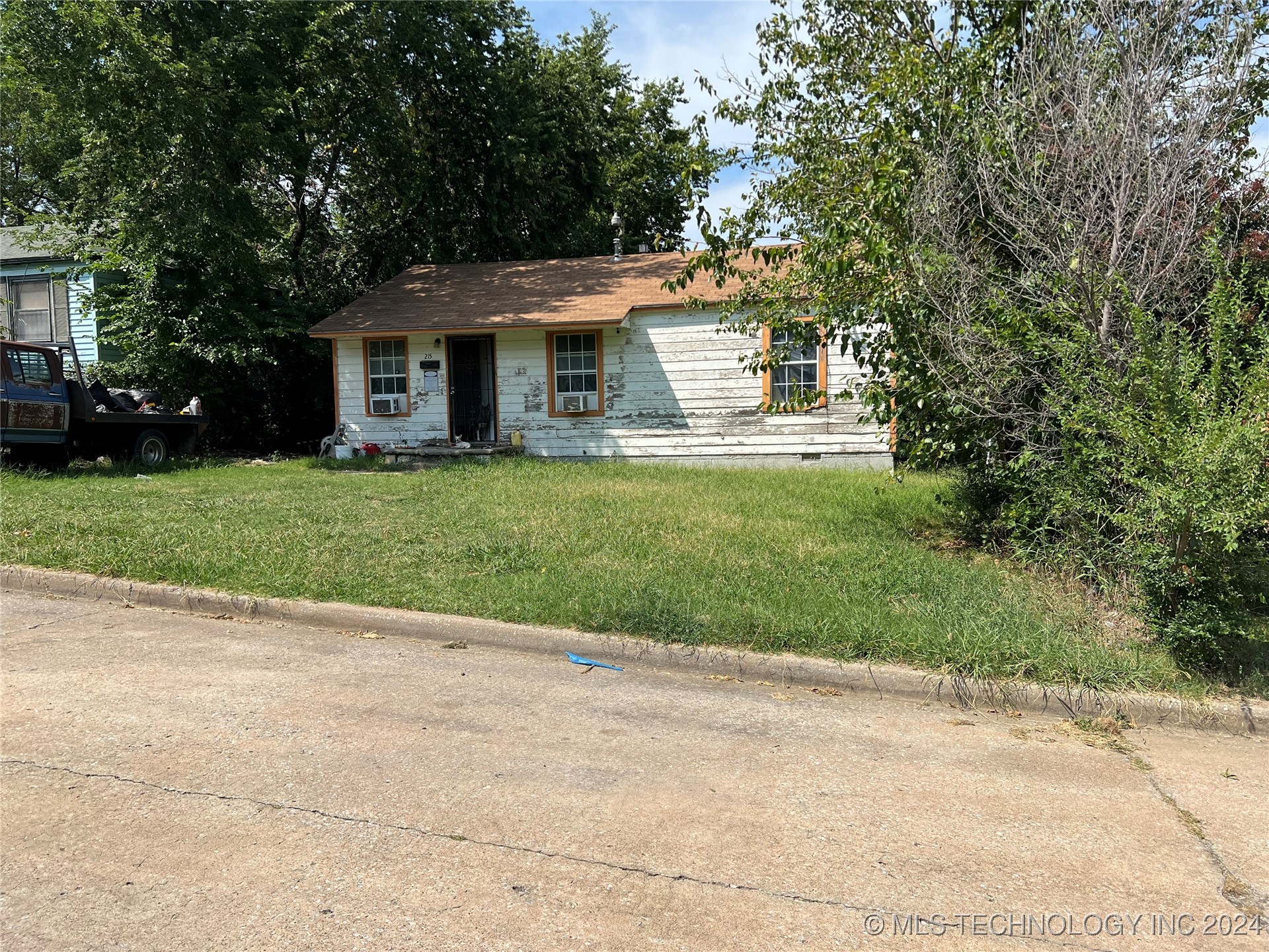 215 E 29th Street North