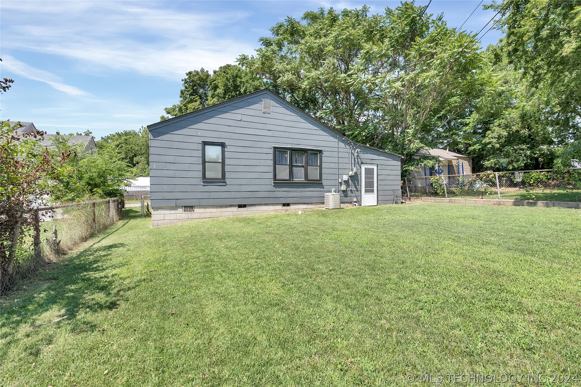 7112 E 4th Place