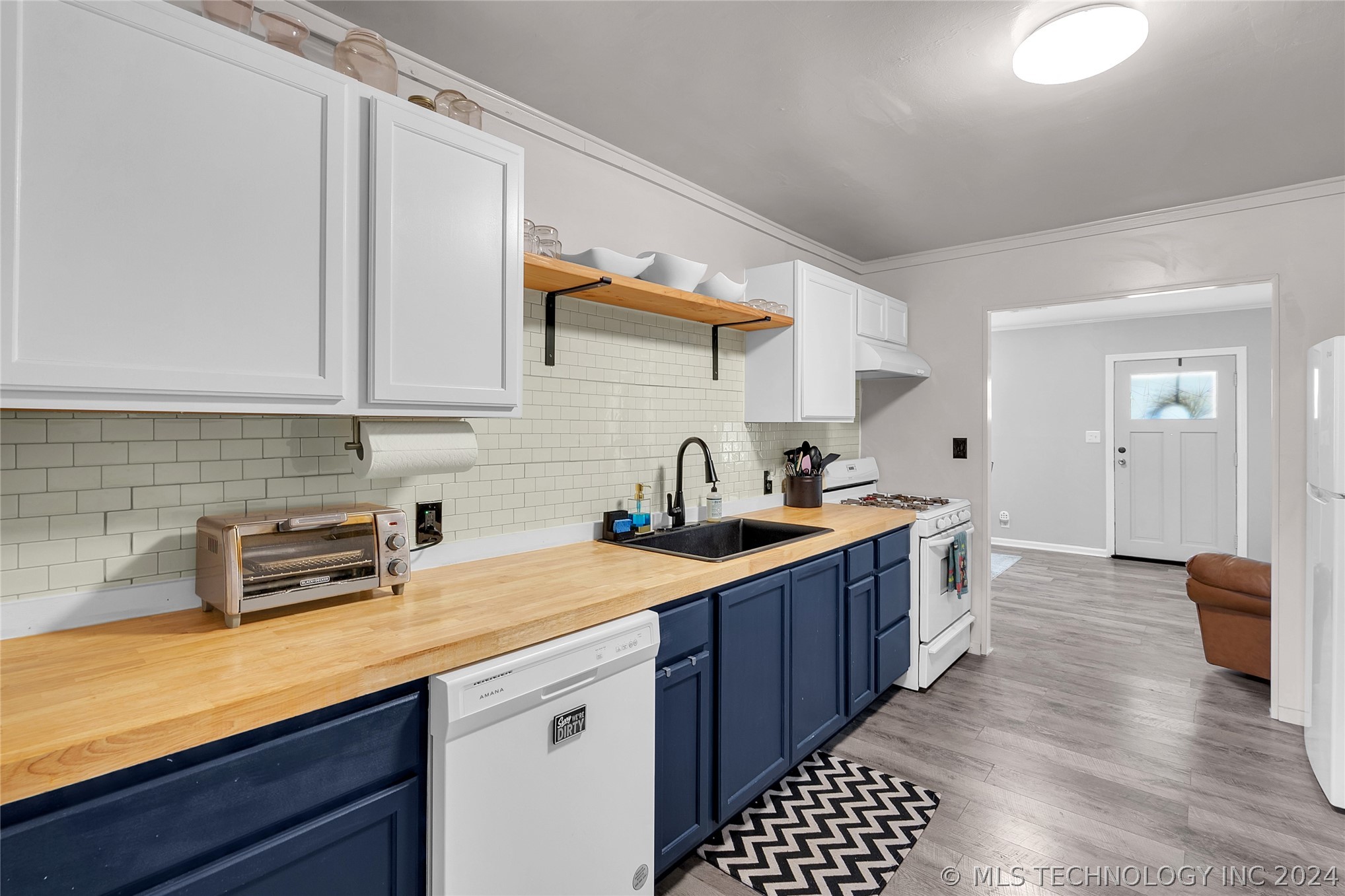 7112 E 4th Place