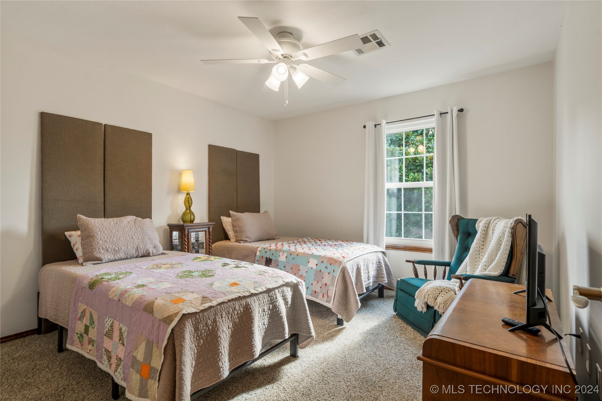 9945 S 72nd Avenue E