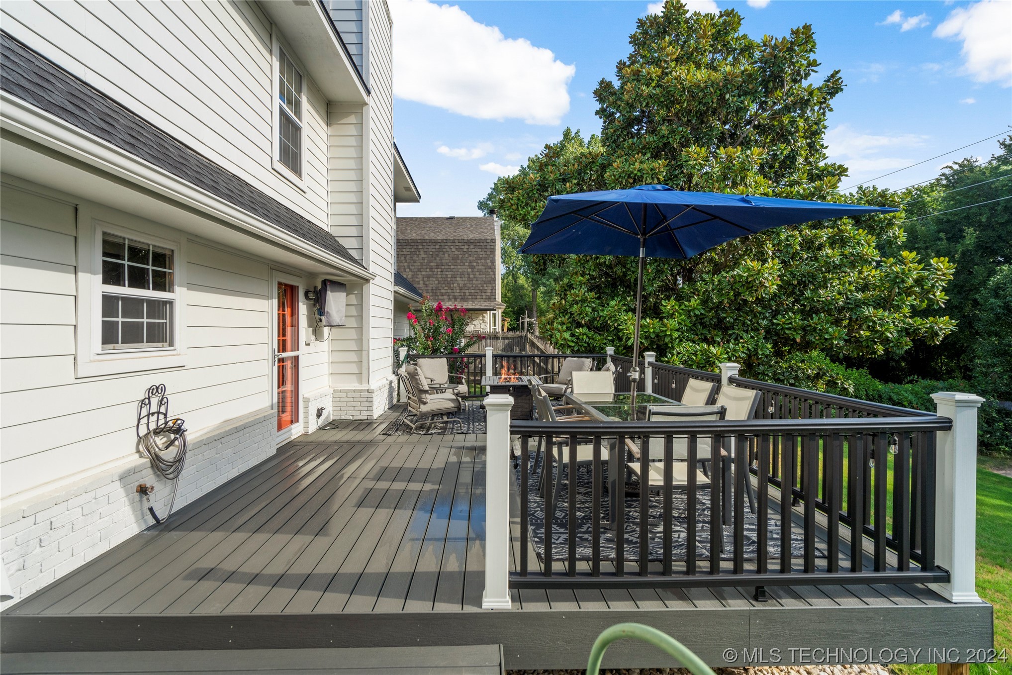 9945 S 72nd Avenue E