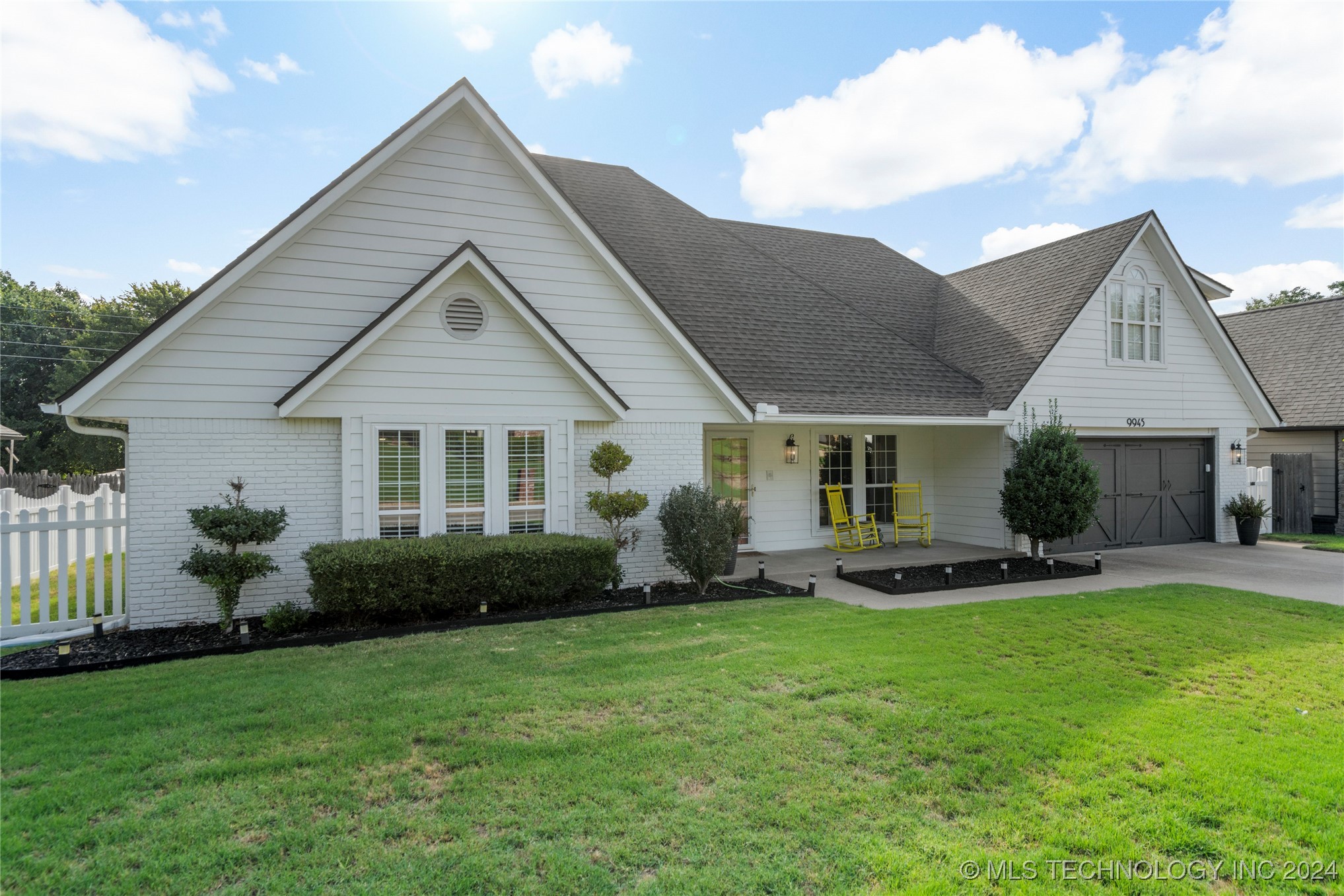 9945 S 72nd Avenue E