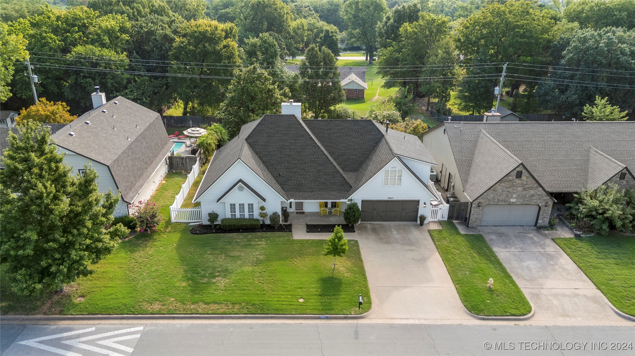 9945 S 72nd Avenue E