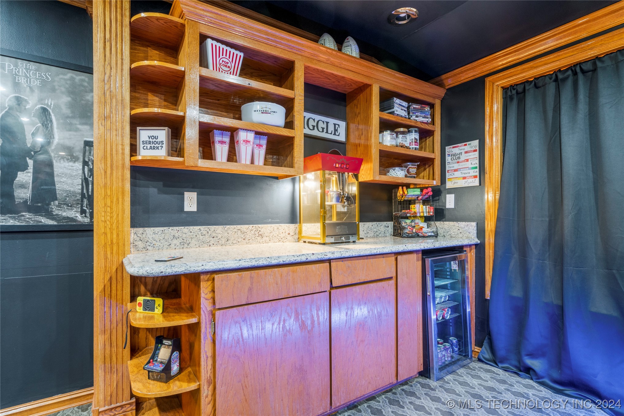 9945 S 72nd Avenue E