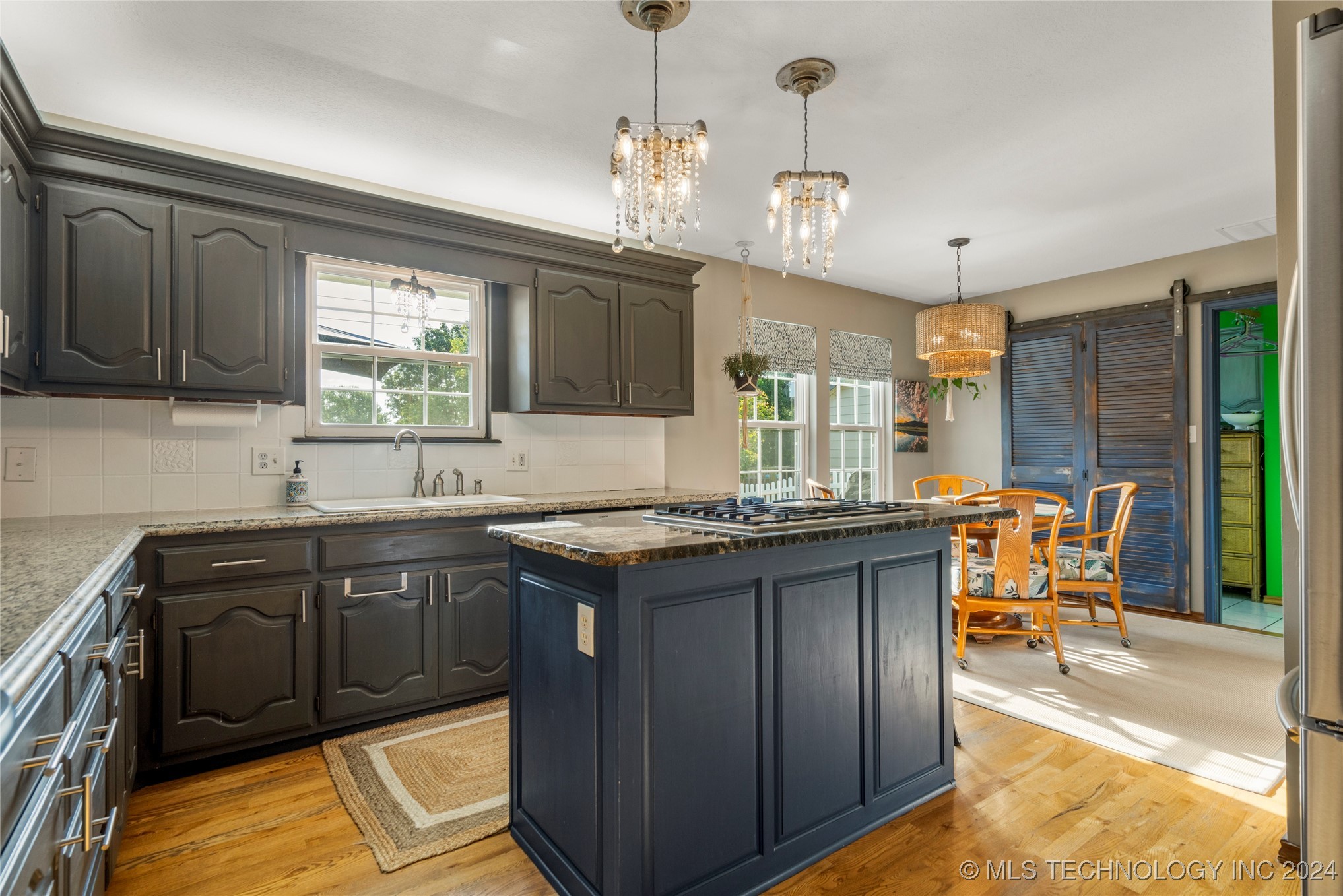 9945 S 72nd Avenue E