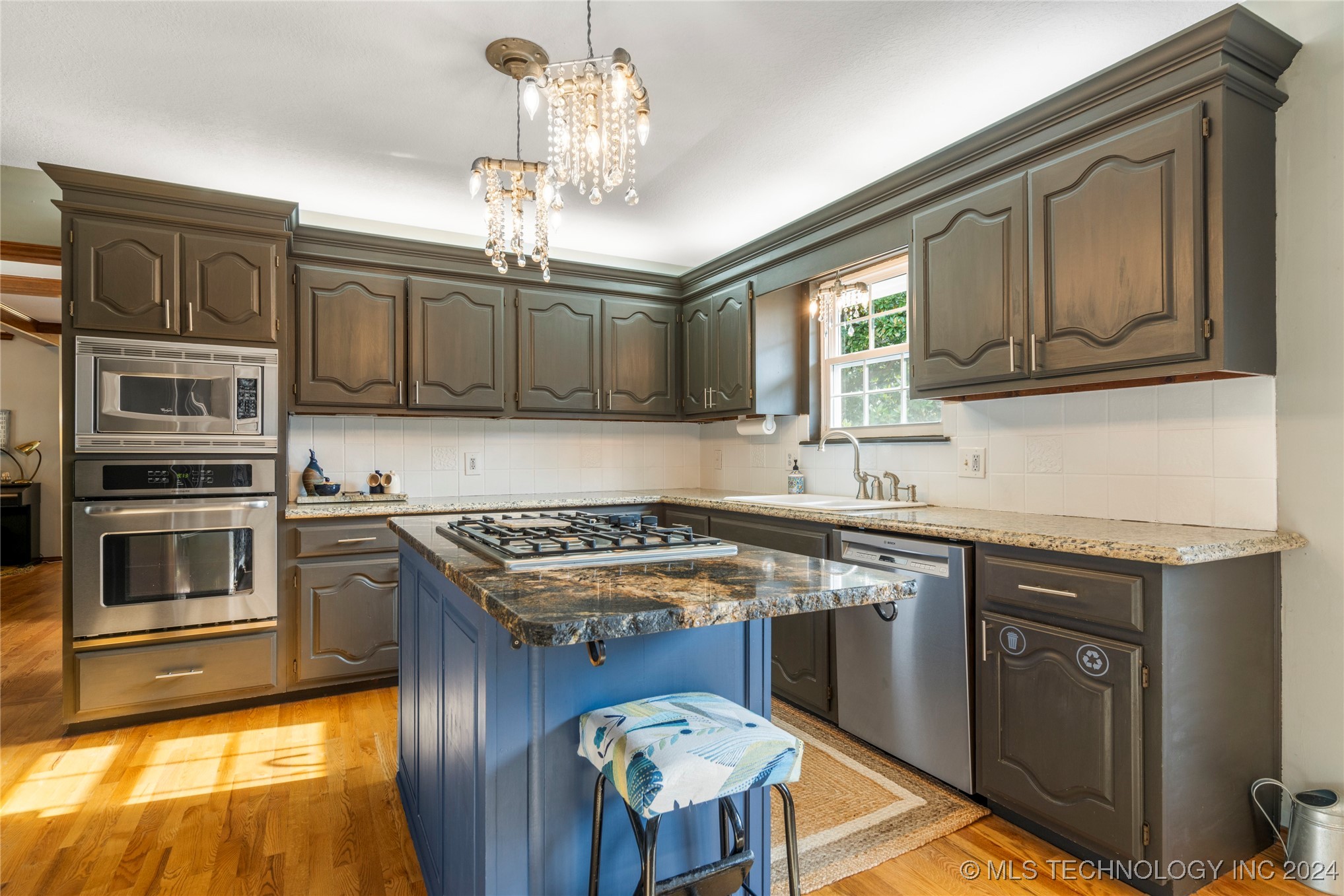 9945 S 72nd Avenue E