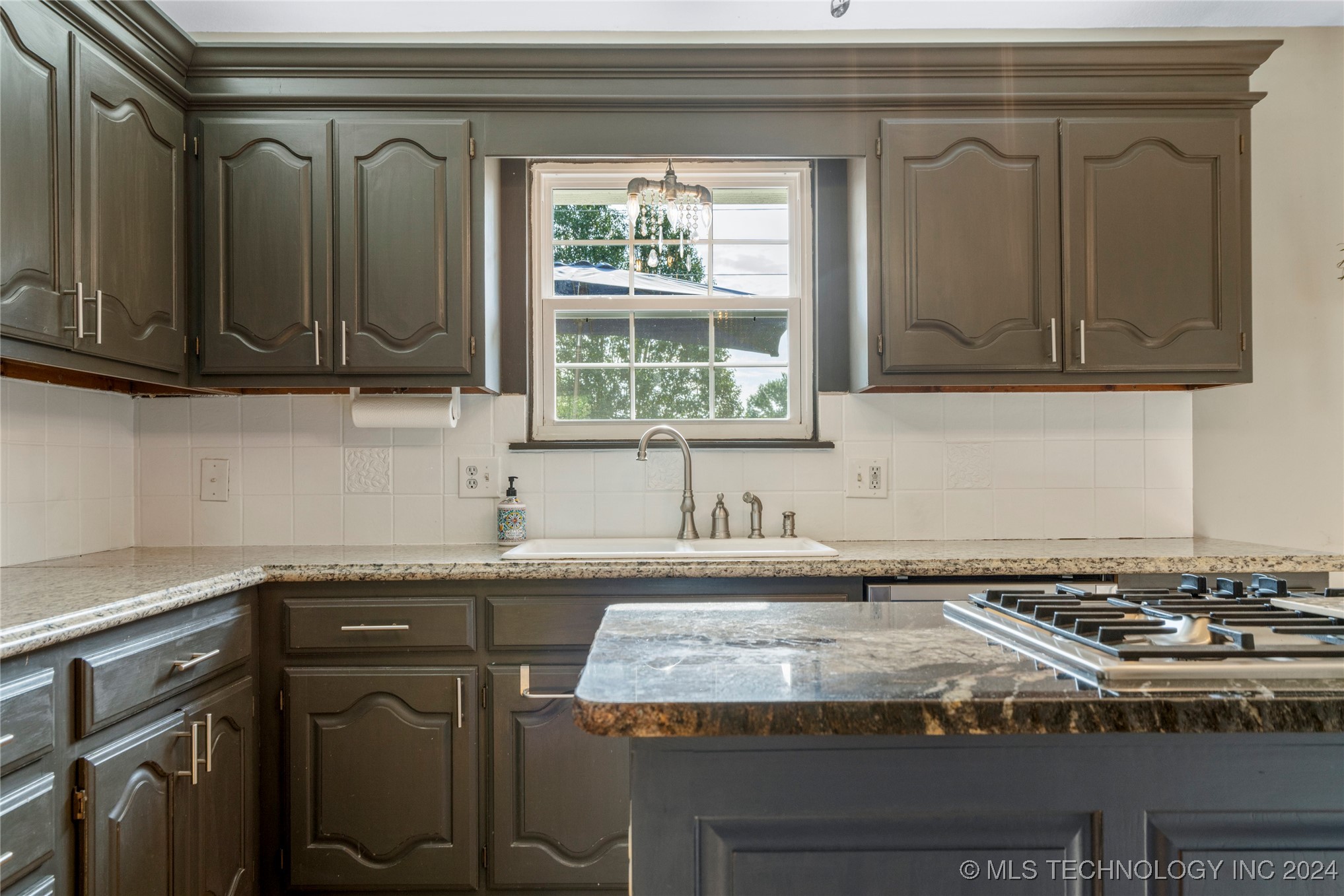 9945 S 72nd Avenue E