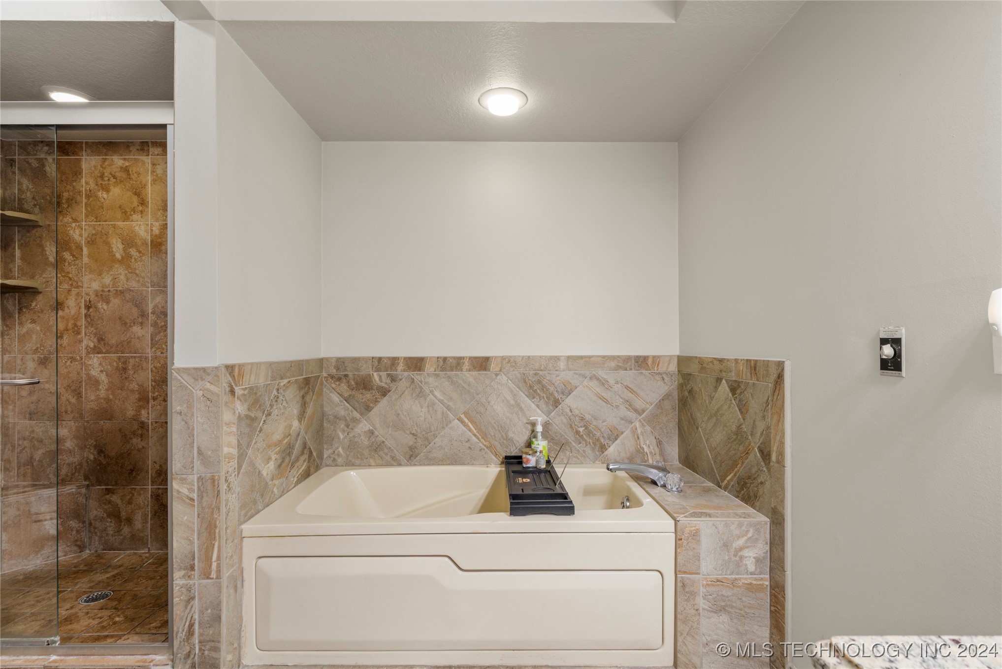 9945 S 72nd Avenue E